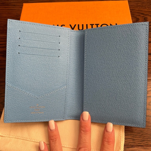 SOLD Authentic Louis Vuitton Passport Cover - Picture 4 of 5